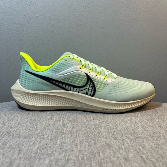 Nike Air Zoom Pegasus 39 Barely Green Running Men's Shoe Size 9.5 DH4071-301 - Picture 2 of 11